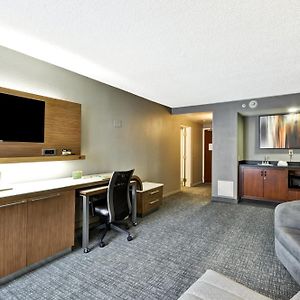 One-Bedroom Executive Queen Suite